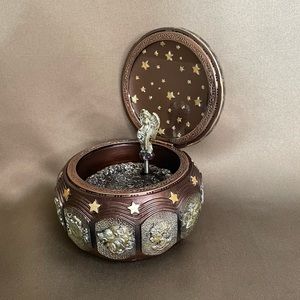 Hand Crank Music Box. Beautifully Designed With 12 Constellations. Lights Up.